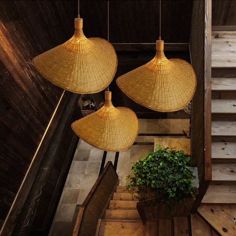 Natural suspension in bamboo and rattan in the shape of a straw hat